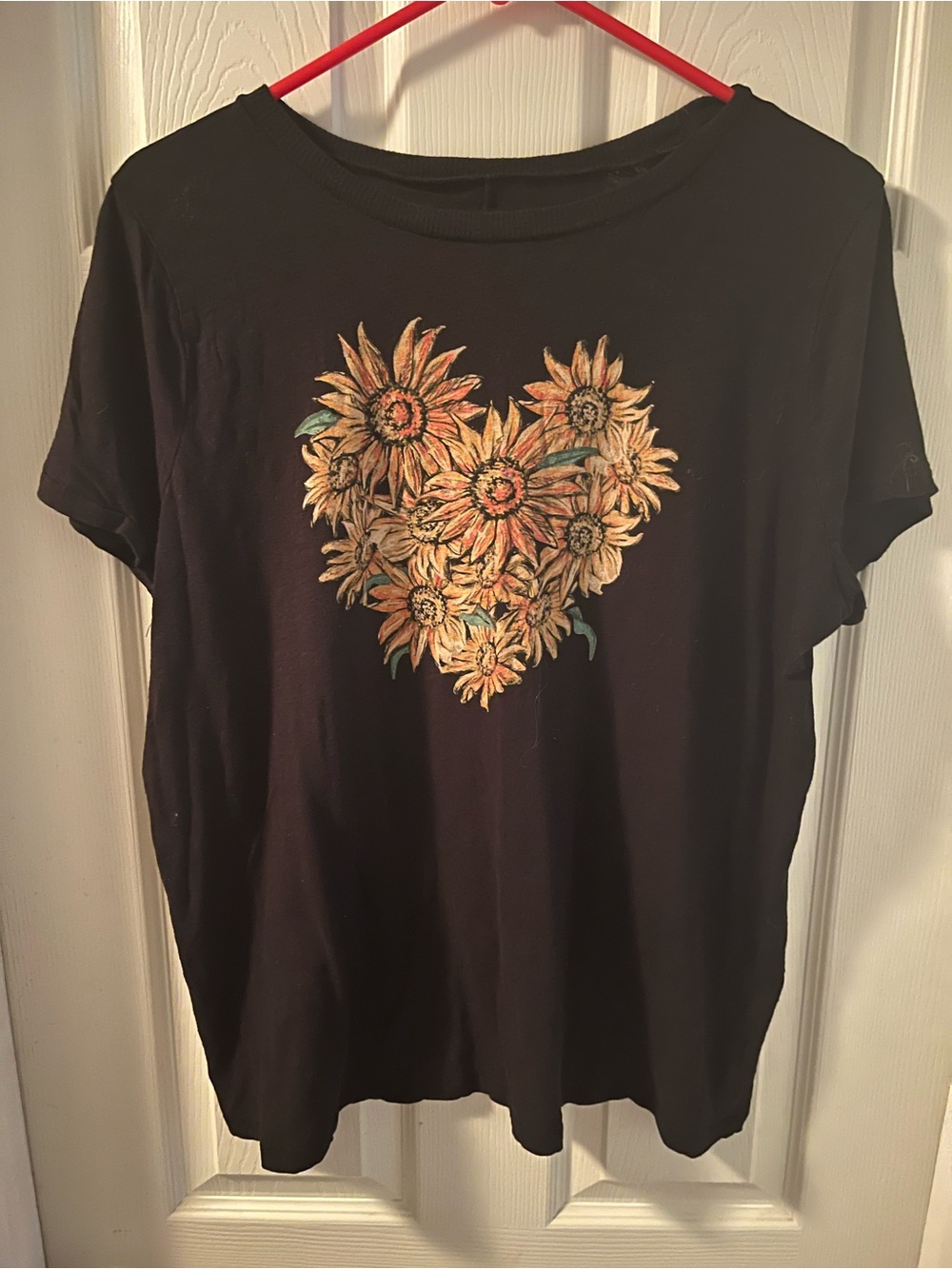 Black Women's Sunflower Heart Graphic Tee Size 1 🌻